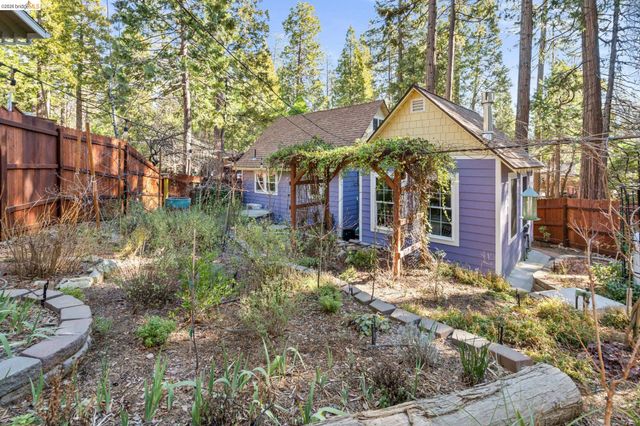 22860 Fuller Rd, Twain Harte, CA 95383