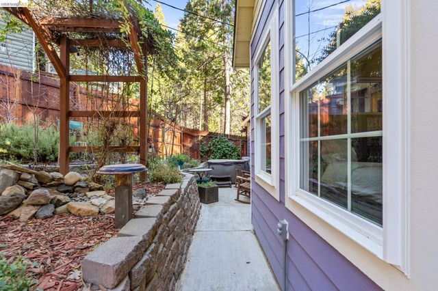 22860 Fuller Rd, Twain Harte, CA 95383