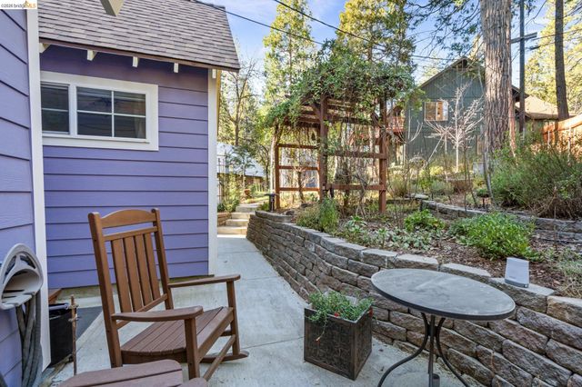 22860 Fuller Rd, Twain Harte, CA 95383