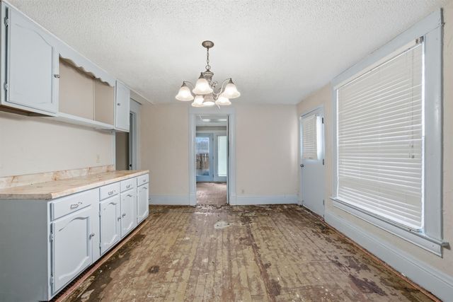 1308 S Market St, Wichita, KS 67211