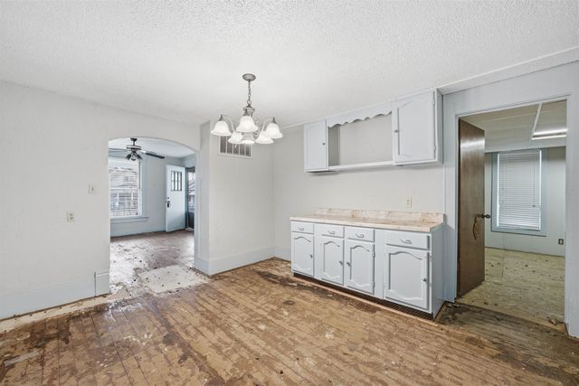 1308 S Market St, Wichita, KS 67211