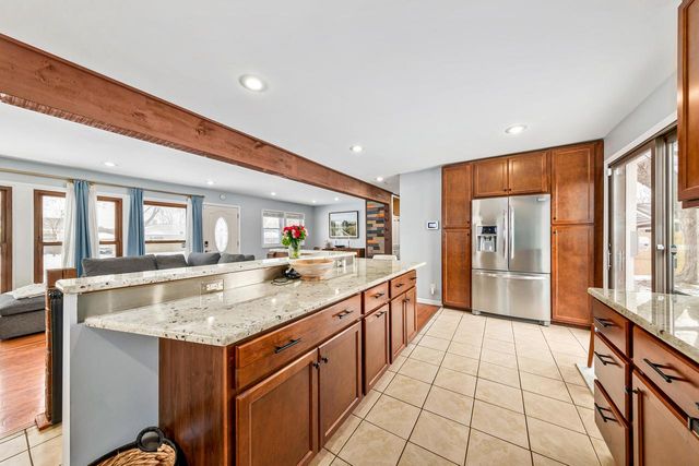 10822 W Jeffrey LANE, Milwaukee, WI 53225