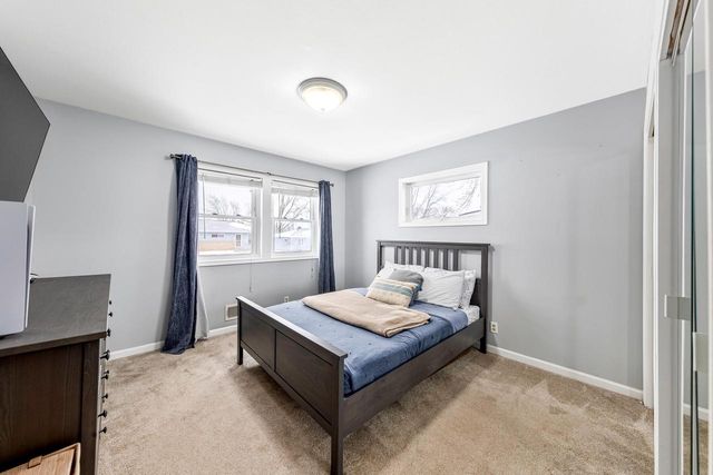 10822 W Jeffrey LANE, Milwaukee, WI 53225