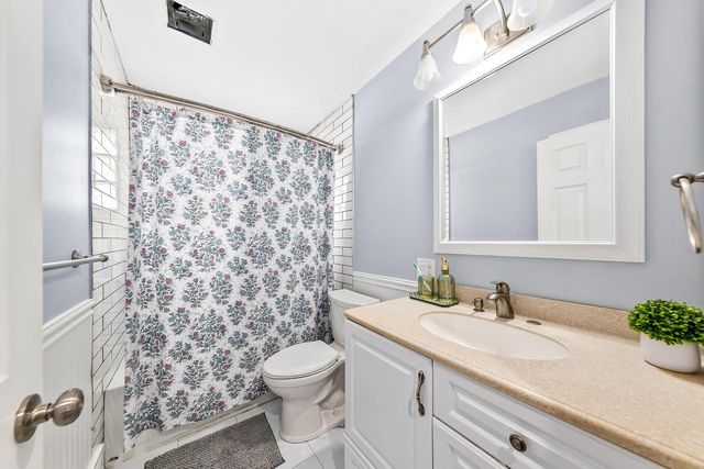 10822 W Jeffrey LANE, Milwaukee, WI 53225