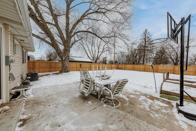 10822 W Jeffrey LANE, Milwaukee, WI 53225