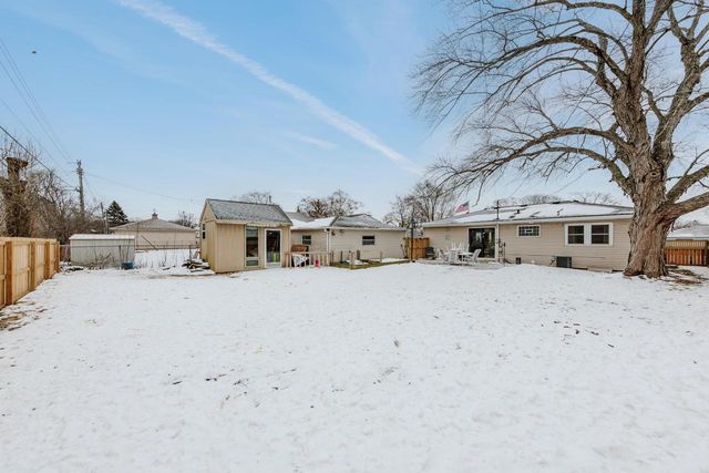 10822 W Jeffrey LANE, Milwaukee, WI 53225