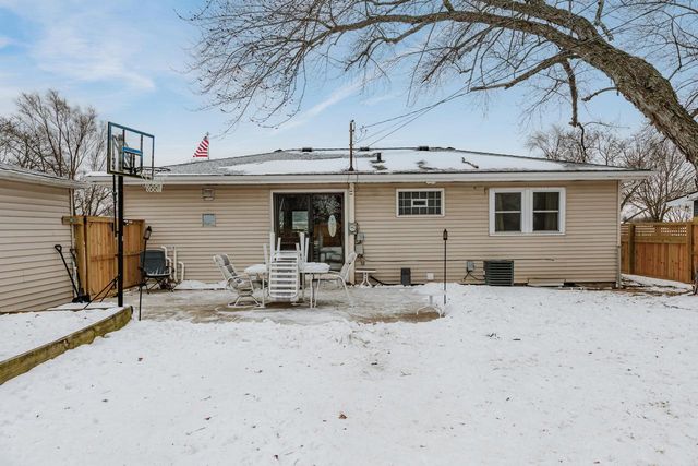 10822 W Jeffrey LANE, Milwaukee, WI 53225