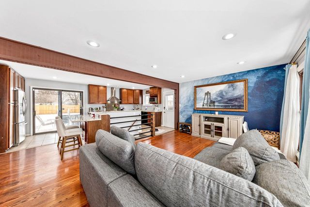 10822 W Jeffrey LANE, Milwaukee, WI 53225