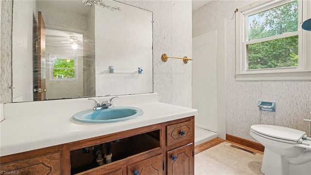 132 Cedarwood Drive, Eden, NC 27288