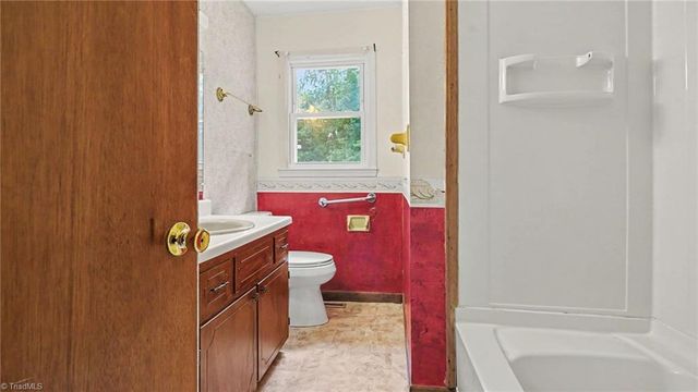 132 Cedarwood Drive, Eden, NC 27288