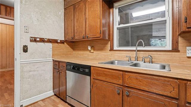 132 Cedarwood Drive, Eden, NC 27288
