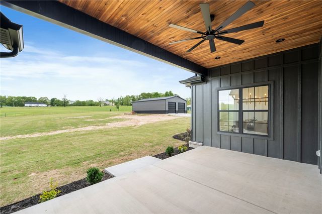 19344 Hughes Road, Garfield, AR 72732