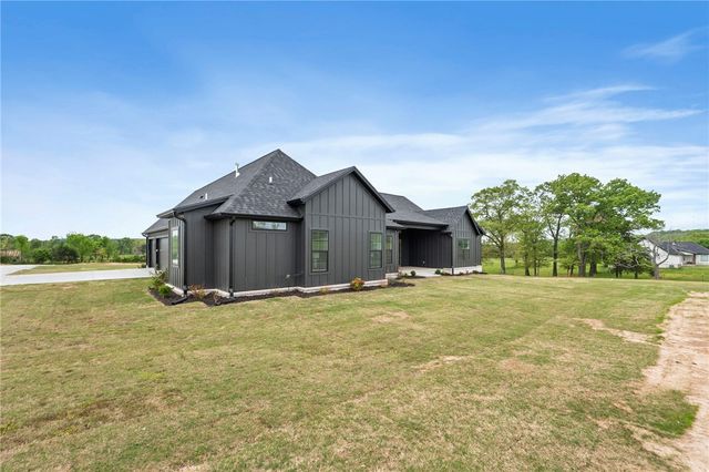 19344 Hughes Road, Garfield, AR 72732