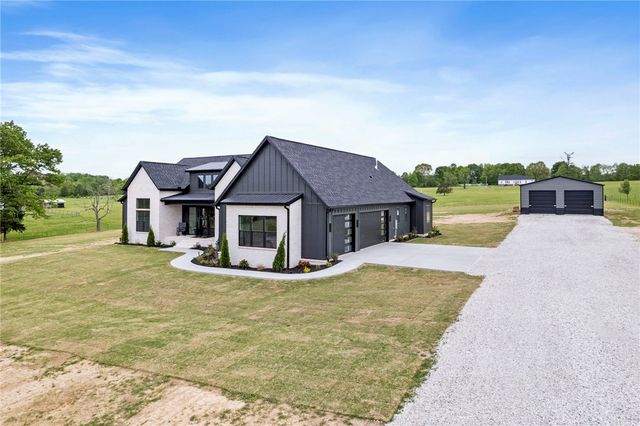 19344 Hughes Road, Garfield, AR 72732