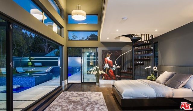 12318 W SUNSET Boulevard, Los Angeles, CA 90049