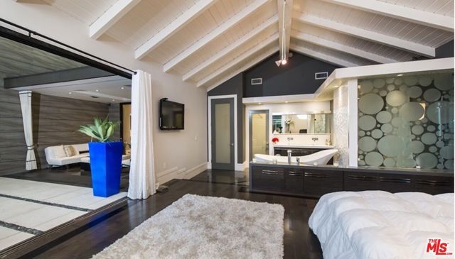 12318 W SUNSET Boulevard, Los Angeles, CA 90049