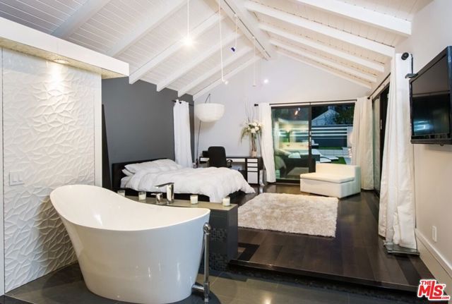 12318 W SUNSET Boulevard, Los Angeles, CA 90049