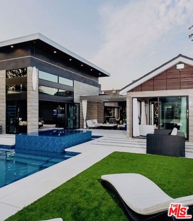 12318 W SUNSET Boulevard, Los Angeles, CA 90049
