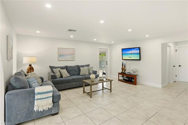339 Landmark ST, Marco Island, FL 34145