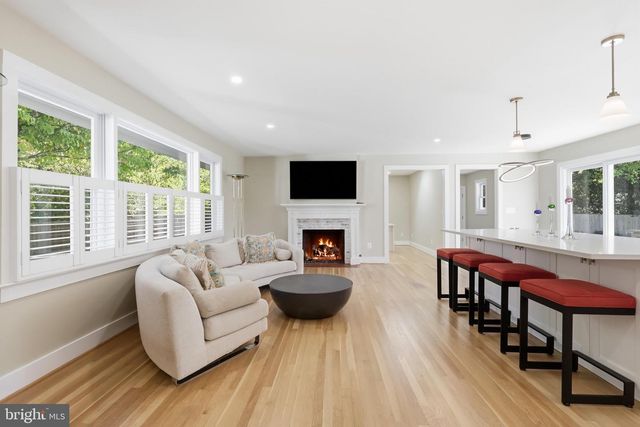 1003 COLLINGWOOD RD, Alexandria, VA 22308