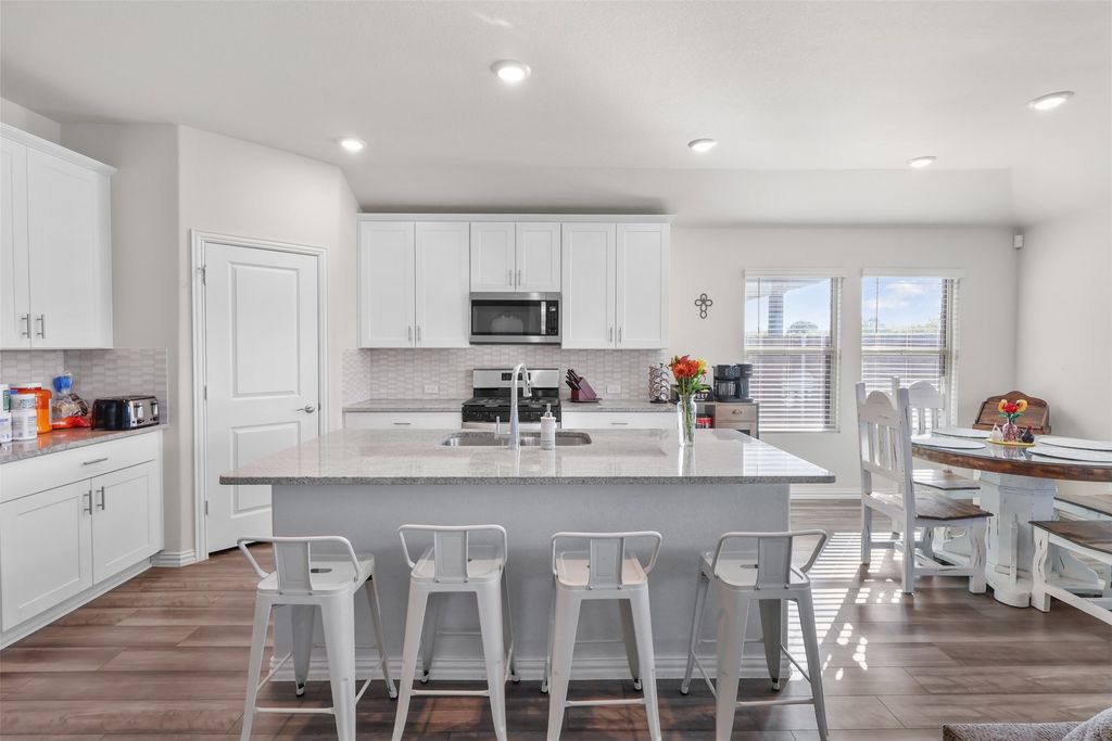 3505 Kingsview Drive, Denton, TX 76207