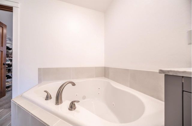 3990 W EARTHROCK ROAD, Appleton, WI 54913