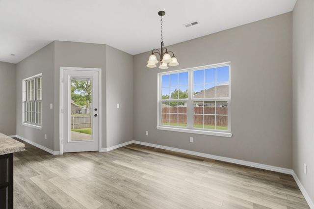 3103 N Albertha Avenue, Springfield, MO 65803