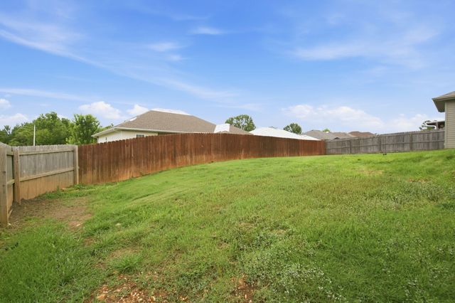 3103 N Albertha Avenue, Springfield, MO 65803