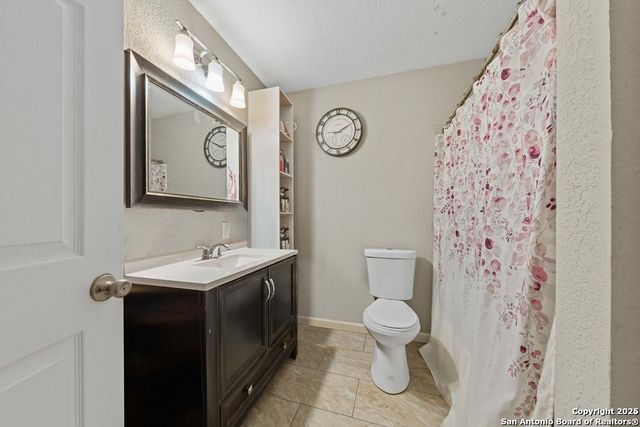 610 Blue Bonnet, Floresville, TX 78114