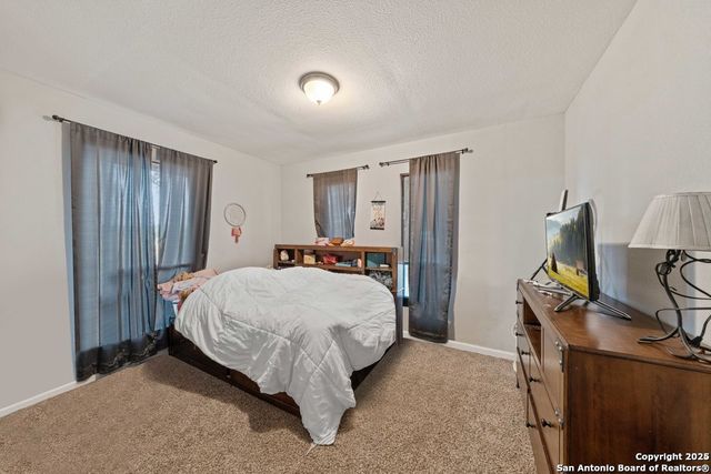 610 Blue Bonnet, Floresville, TX 78114