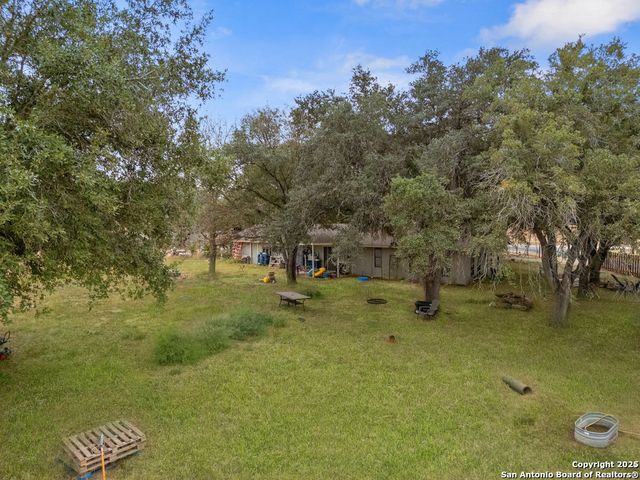 610 Blue Bonnet, Floresville, TX 78114