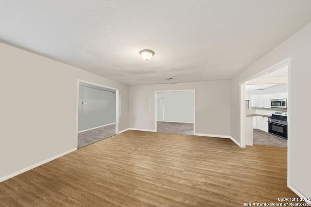 610 Blue Bonnet, Floresville, TX 78114