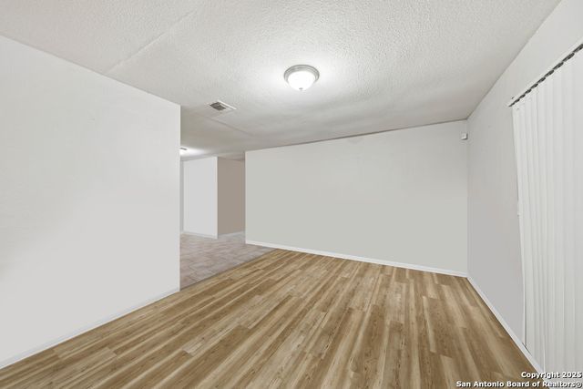 610 Blue Bonnet, Floresville, TX 78114