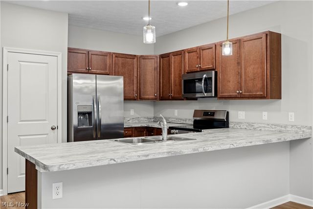 556 Eldemire Lane, Elyria, OH 44035