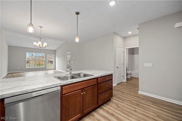 556 Eldemire Lane, Elyria, OH 44035