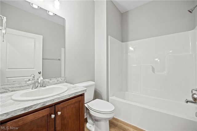 556 Eldemire Lane, Elyria, OH 44035