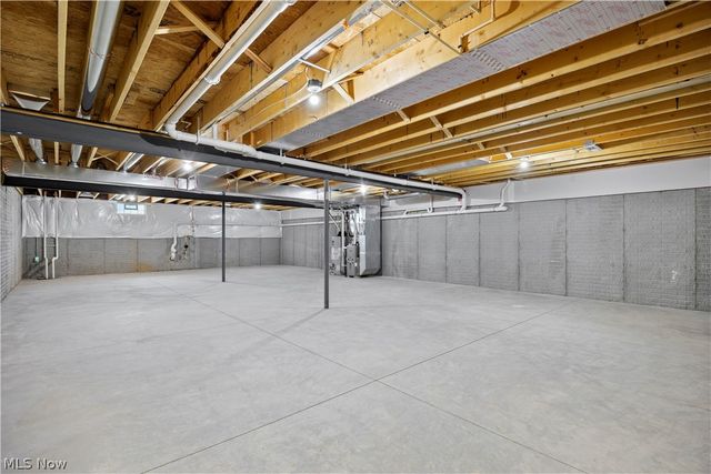 556 Eldemire Lane, Elyria, OH 44035