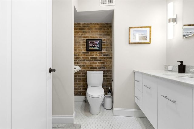 159 Salem 4, Boston, MA 02113