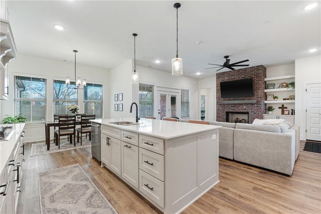 1150 S Liberty Drive, Fayetteville, AR 72701