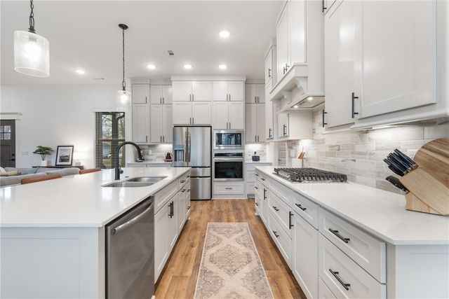 1150 S Liberty Drive, Fayetteville, AR 72701