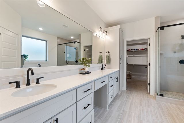 1150 S Liberty Drive, Fayetteville, AR 72701