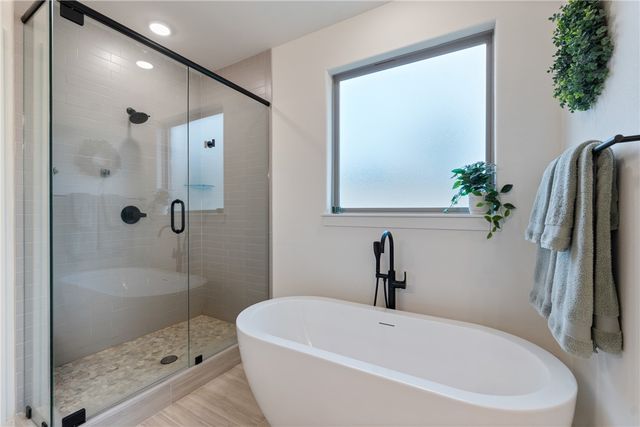 1150 S Liberty Drive, Fayetteville, AR 72701