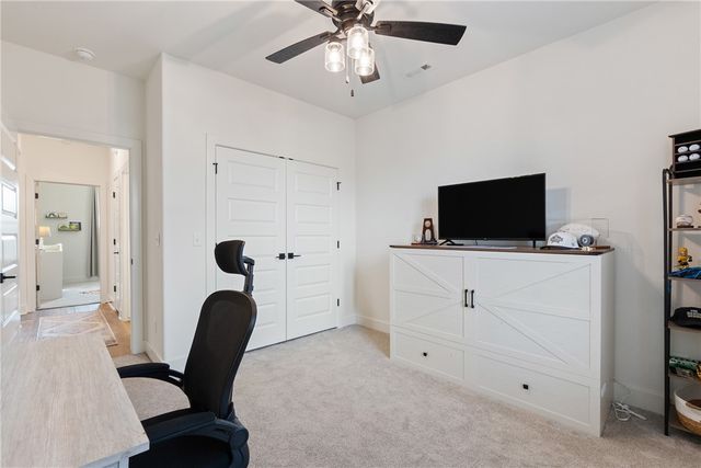 1150 S Liberty Drive, Fayetteville, AR 72701