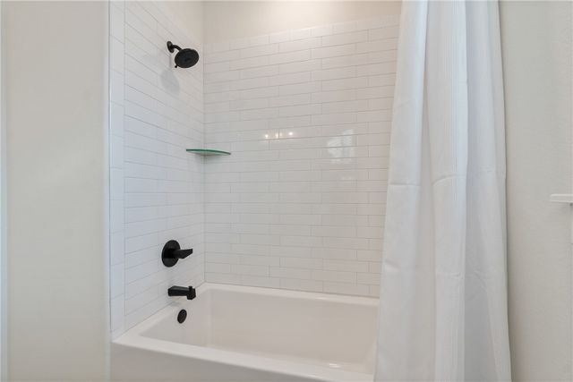 1150 S Liberty Drive, Fayetteville, AR 72701