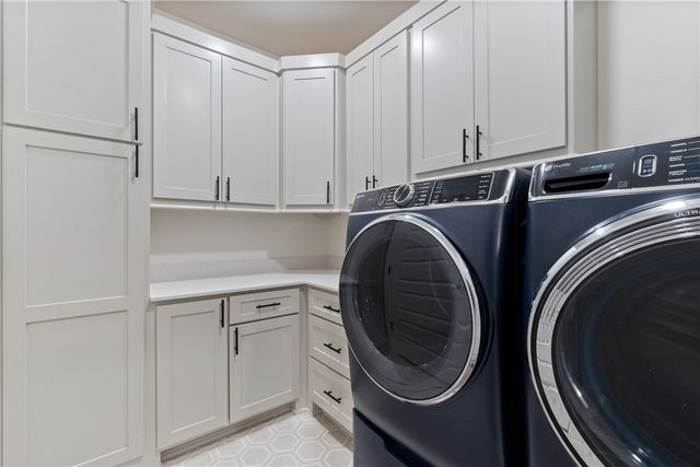 1150 S Liberty Drive, Fayetteville, AR 72701