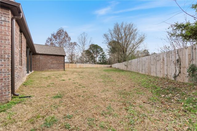 1150 S Liberty Drive, Fayetteville, AR 72701