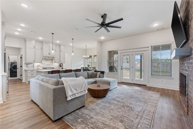 1150 S Liberty Drive, Fayetteville, AR 72701