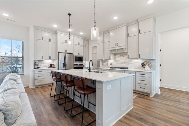 1150 S Liberty Drive, Fayetteville, AR 72701