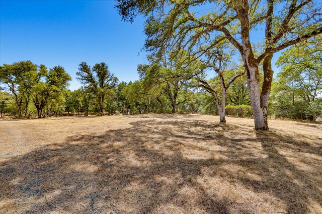 18088 Gray Oak Ct, Rough And Ready, CA 95975