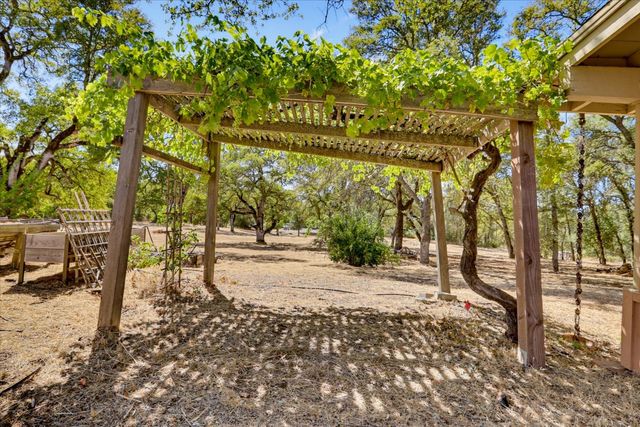 18088 Gray Oak Ct, Rough And Ready, CA 95975